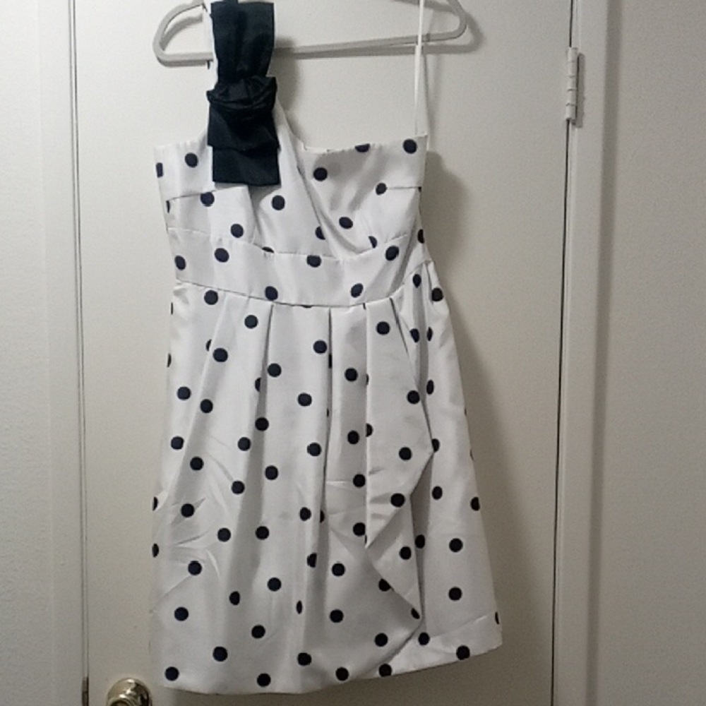 Tahari White and Black One Shoulder Pleated Sundress